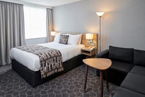 Holiday Inn Ellesmere Port/Cheshire Oaks, an IHG Hotel - Facilities and Amenities
