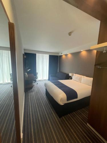 Holiday Inn Express Manchester City Centre, an IHG Hotel - Facilities and Amenities