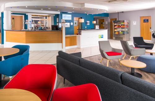 Holiday Inn Express Manchester East, an IHG Hotel - Room Features