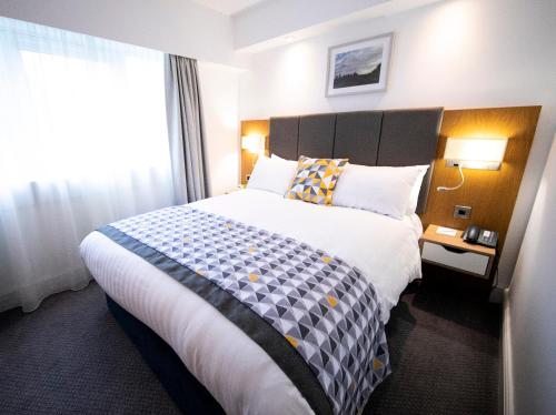 Holiday Inn Kenilworth - Warwick, an IHG Hotel - Accessibility and Nearby Attractions