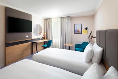 Holiday Inn London - Gatwick Airport, an IHG Hotel - Convenient Location
