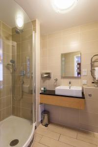 Holiday Inn Newcastle-Jesmond, an IHG Hotel - Accommodations and Room Features