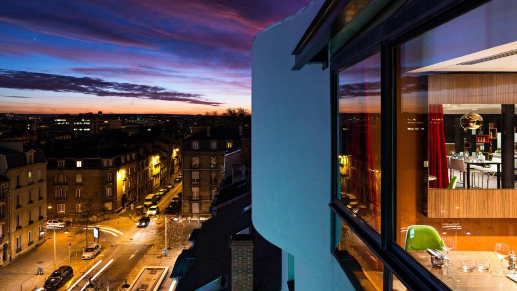 Holiday Inn Reims Centre, an IHG Hotel - Prime Location Benefits