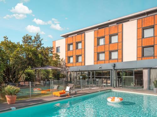 Holiday Inn Toulouse Airport, an IHG Hotel - Spacious and Soundproofed Accommodations