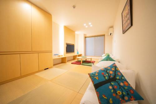 HOME INN KUJO KAWARAMACHI - Accommodation Features