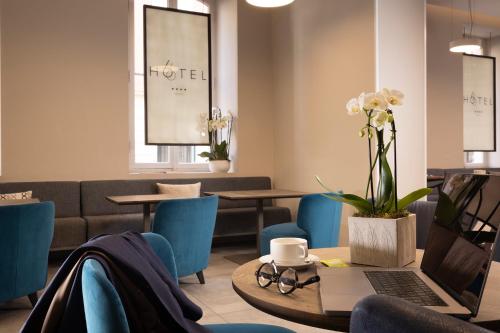 Hotel 66 Nice - Amenities and Services