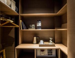 Hotel Aiglon - Location and Accessibility