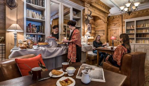 Hotel Alpen Ruitor - Accommodation and Amenities