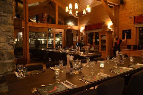 Hotel and Chalet By the Fireplace Chilly Powder - Accommodations and Amenities