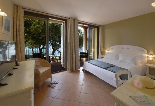 Hotel Castel D'orcino - Accommodations and Amenities