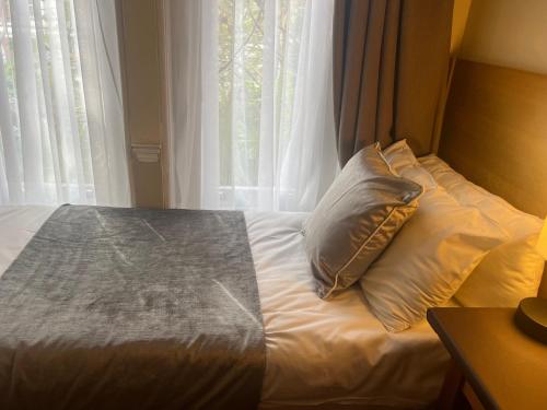 Hotel Cavendish - Amenities and Facilities