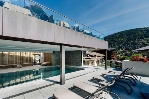 Hotel Champs Fleuris Morzine - Exceptional Location Benefits