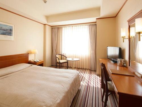 Hotel Crown Palais Kokura - Location and Attractions