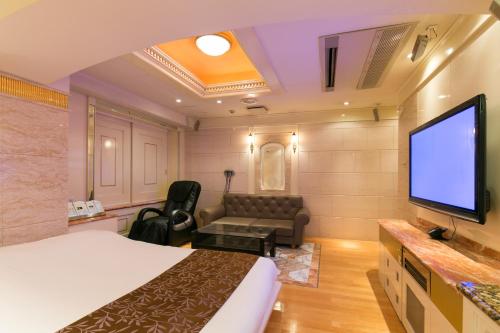 HOTEL D-WAVE Shinjuku (Adult Only) - Amenities and Facilities