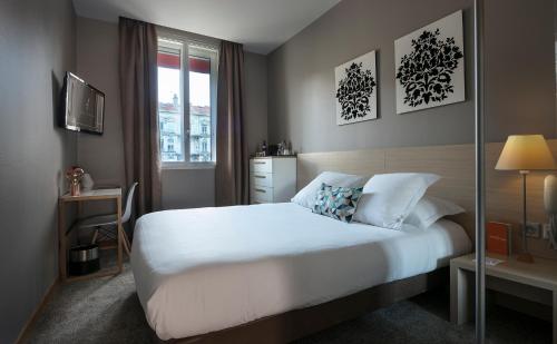 Hotel De France - Amenities and Services
