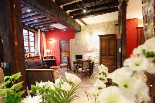 Hotel De La Bretonnerie - Unique Features and Decor