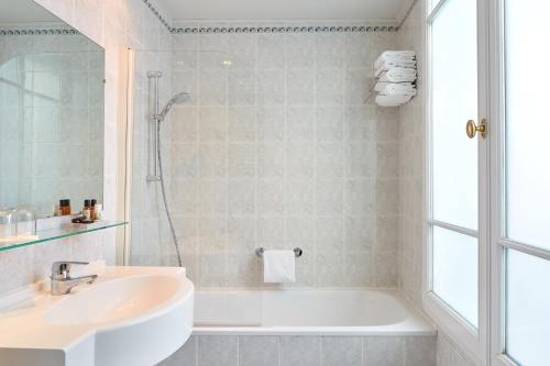Hotel De La Jatte - Room and Suite Features