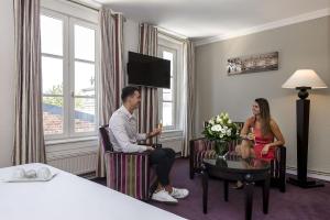 Hotel De Lunivers - Amenities and Room Options