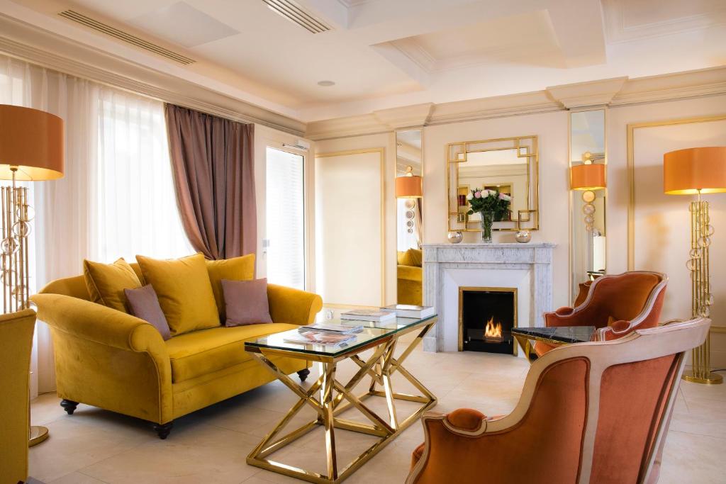 Hotel De Suede Saint Germain - Prime Location Benefits