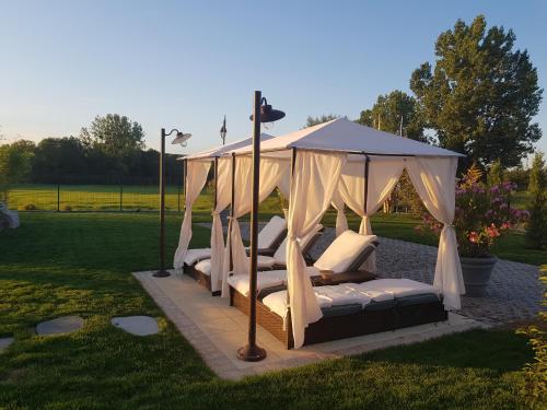 Hotel Du Domaine De La Grange De Condé - Amenities and Services