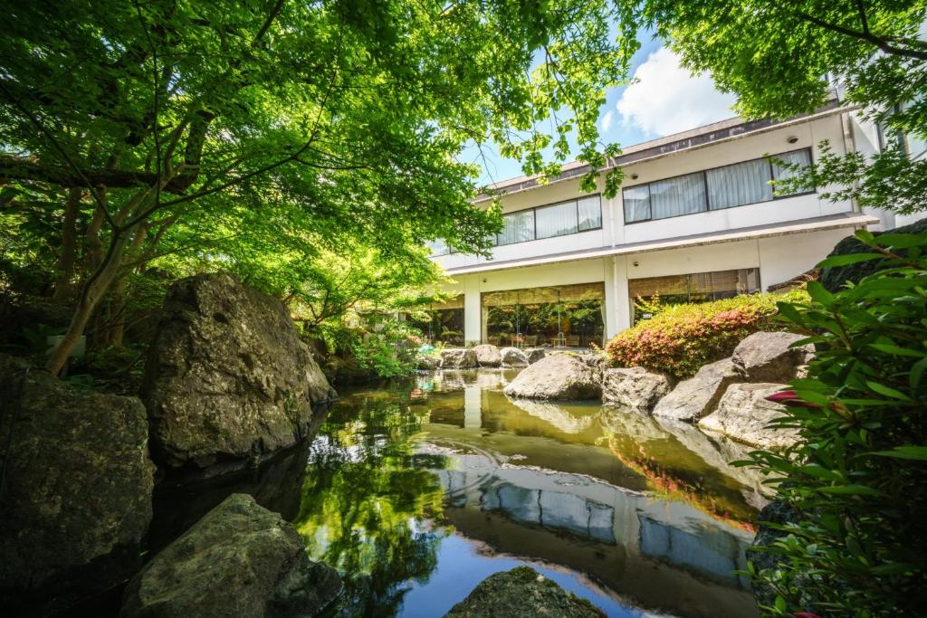 Hotel Hoho a Hotel Overlooking the Echigo Plain and the Yahiko Mountain Range Formerly Hotel Oohashi Yakata-No-Yu Review