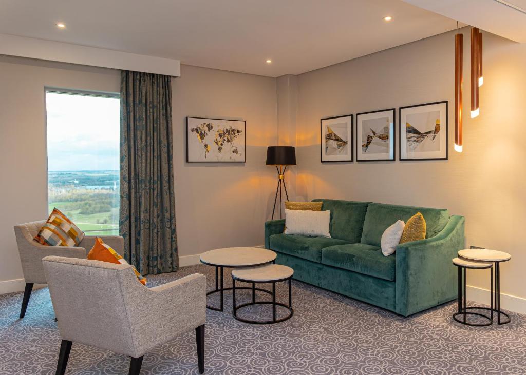 Hotel La Tour - Facilities and Services