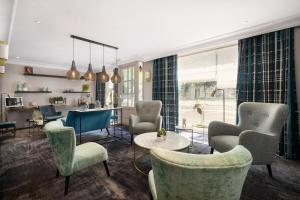 Hotel Le Royal Rive Gauche - Room Features and Amenities