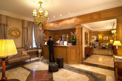 Hotel Mayfair Paris - Prime Location Benefits
