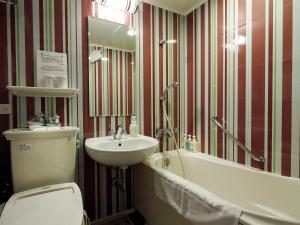 Hotel Monterey Hanzomon - Rooms Small But Efficient