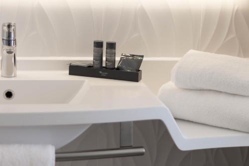 Hotel Oceania The Metropole - Amenities and Facilities