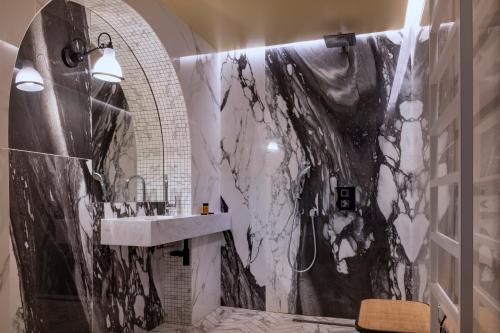 Hotel of Peace - Amenities and Services