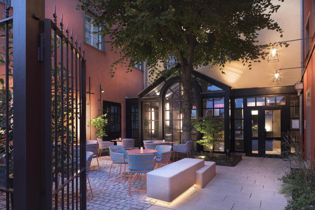 Hotel of the Dragon - Accommodations and Amenities