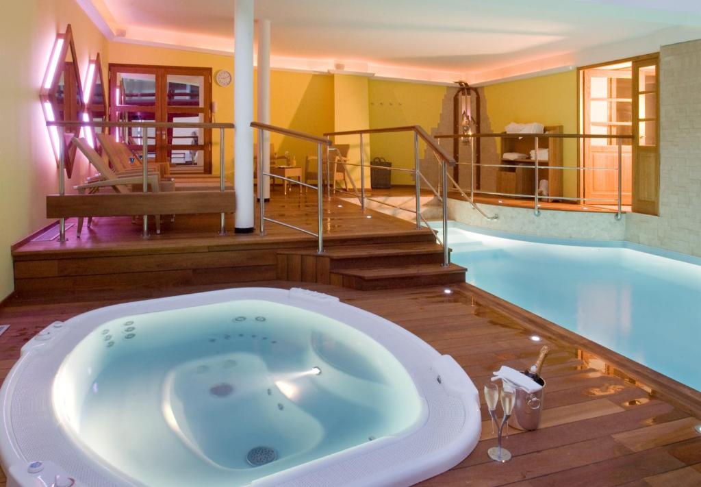 Hotel of the Matelote - Accommodations and Amenities