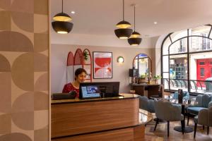 Hotel Regina Opera Grands Boulevards - Room Features and Amenities