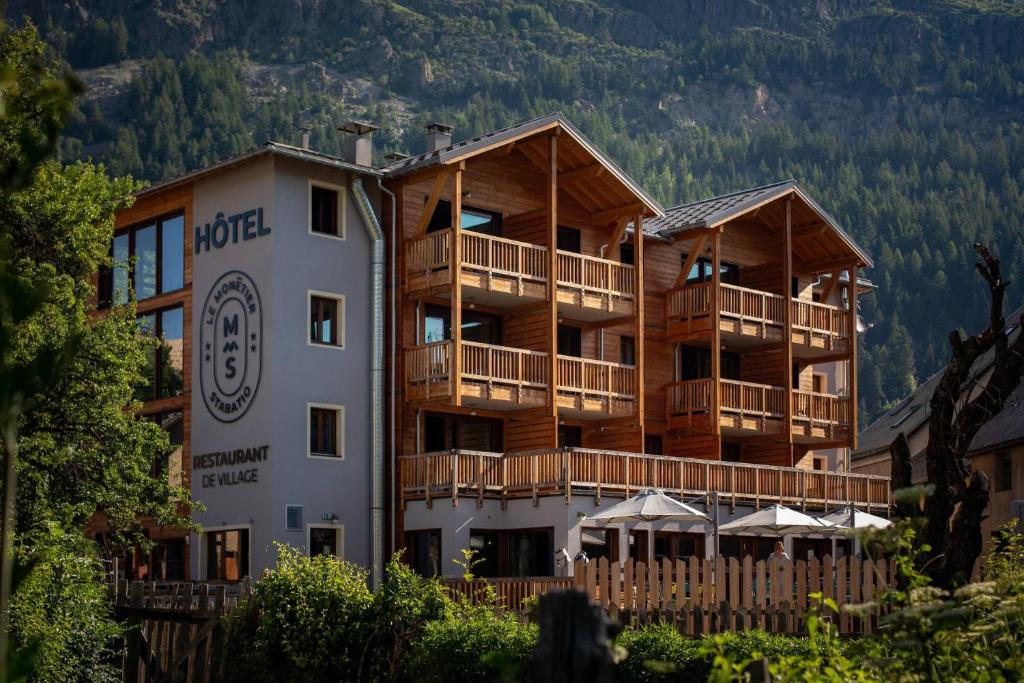 Hotel Restaurant Le Monétier - Ideal Location for Ski Enthusiasts