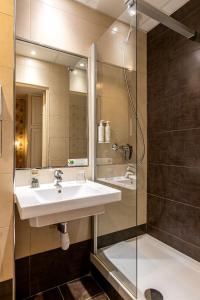 Hotel Romance Malesherbes by Patrick Hayat - Guest Reviews and Ratings