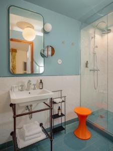 Hotel Saint-André Des Arts - Amenities and Services