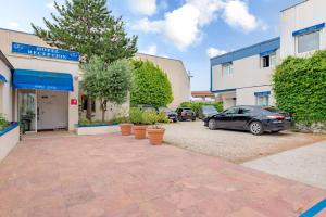 Hotel Senia - Amenities and Services