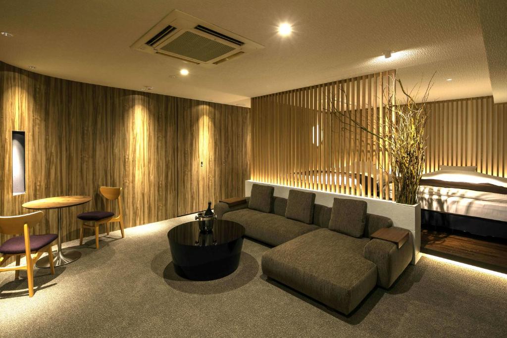 Hotel The Grandee Shinsaibashi - Spacious and Modern Rooms