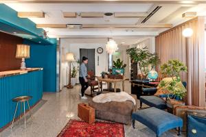 Hotel Toms - Hotel Overview and Location