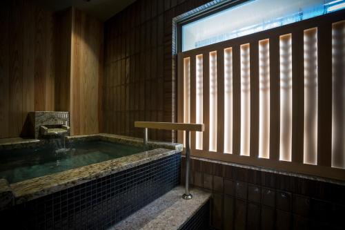 Hotel Yuraku Kyo-yasaka - Location and Nearby Attractions