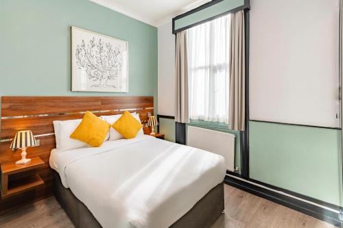 Huttons Hotel, Victoria London - Location and Accessibility