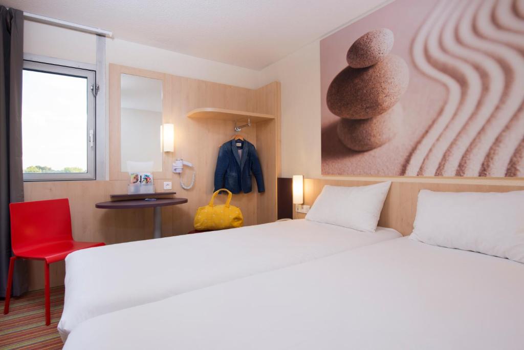 Ibis Styles Paris Roissy-Cdg - Room Types and Amenities