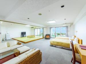 Kanehide Onna Marine View Palace - Room Features and Amenities