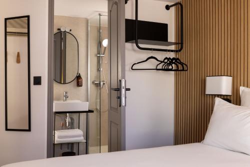 Korner Opera - Amenities and Services