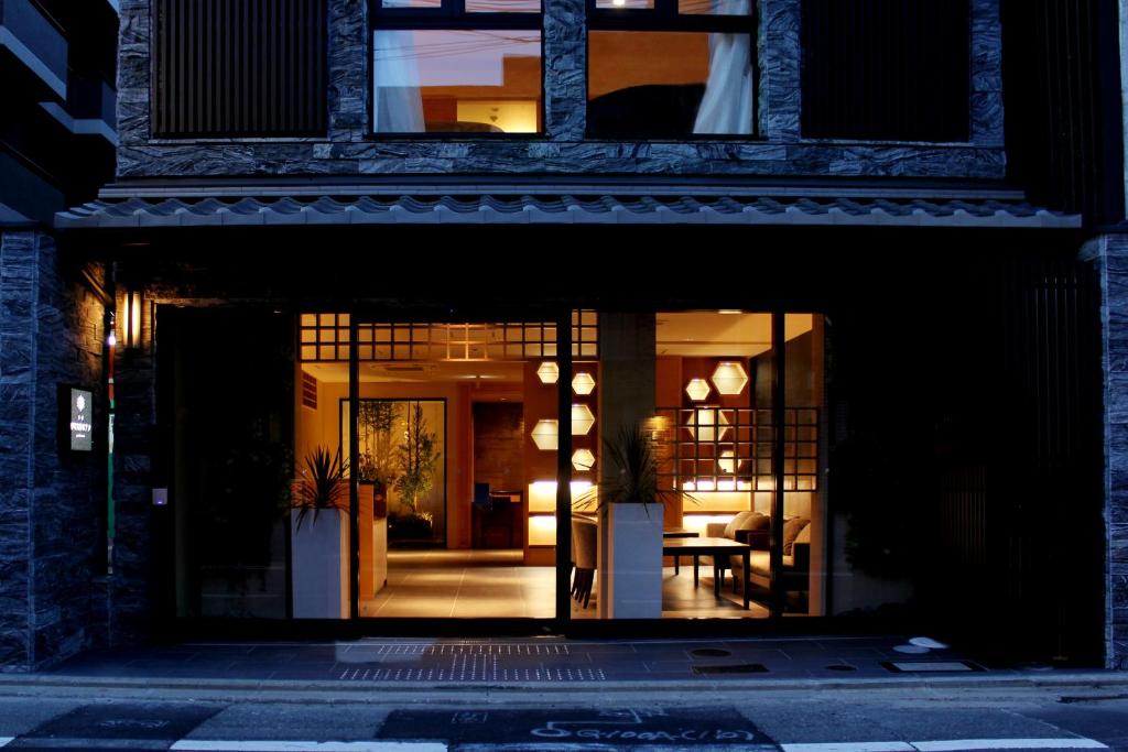 Kyoto Shinmachi Rokkaku Hotel Grandereverie Review
