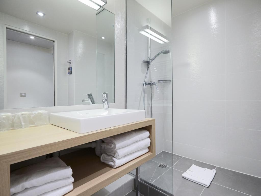 Kyriad Paris 18 - Porte De Clignancourt - Montmartre - Convenient Location