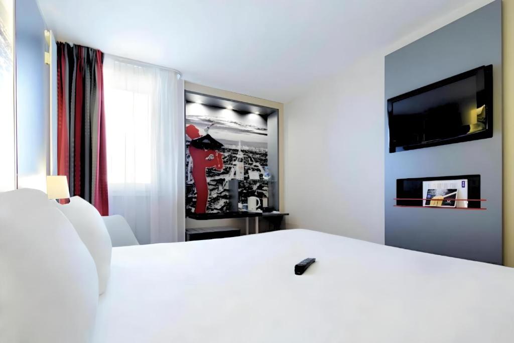 Kyriad Paris Saint Ouen - Amenities and Services