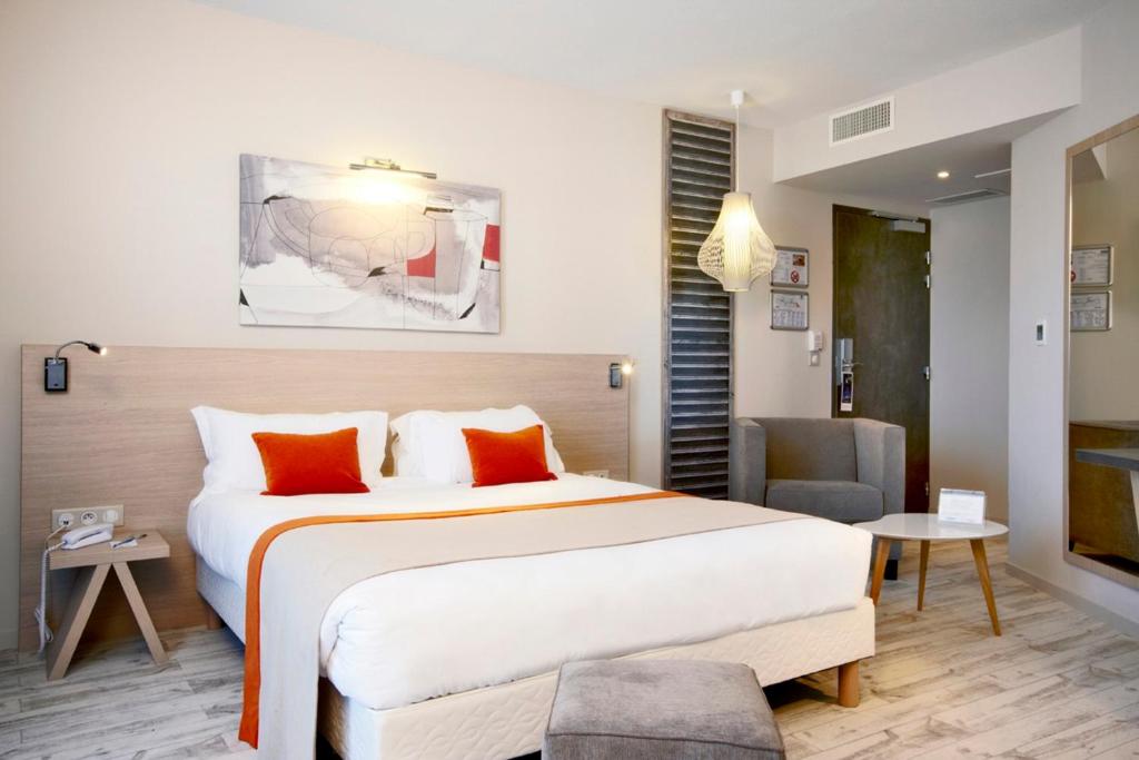 Kyriad Prestige Vannes Centre-Palais Des Arts - Accommodation Options