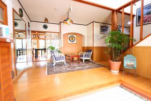 Lake Oshino - Accommodations and Amenities